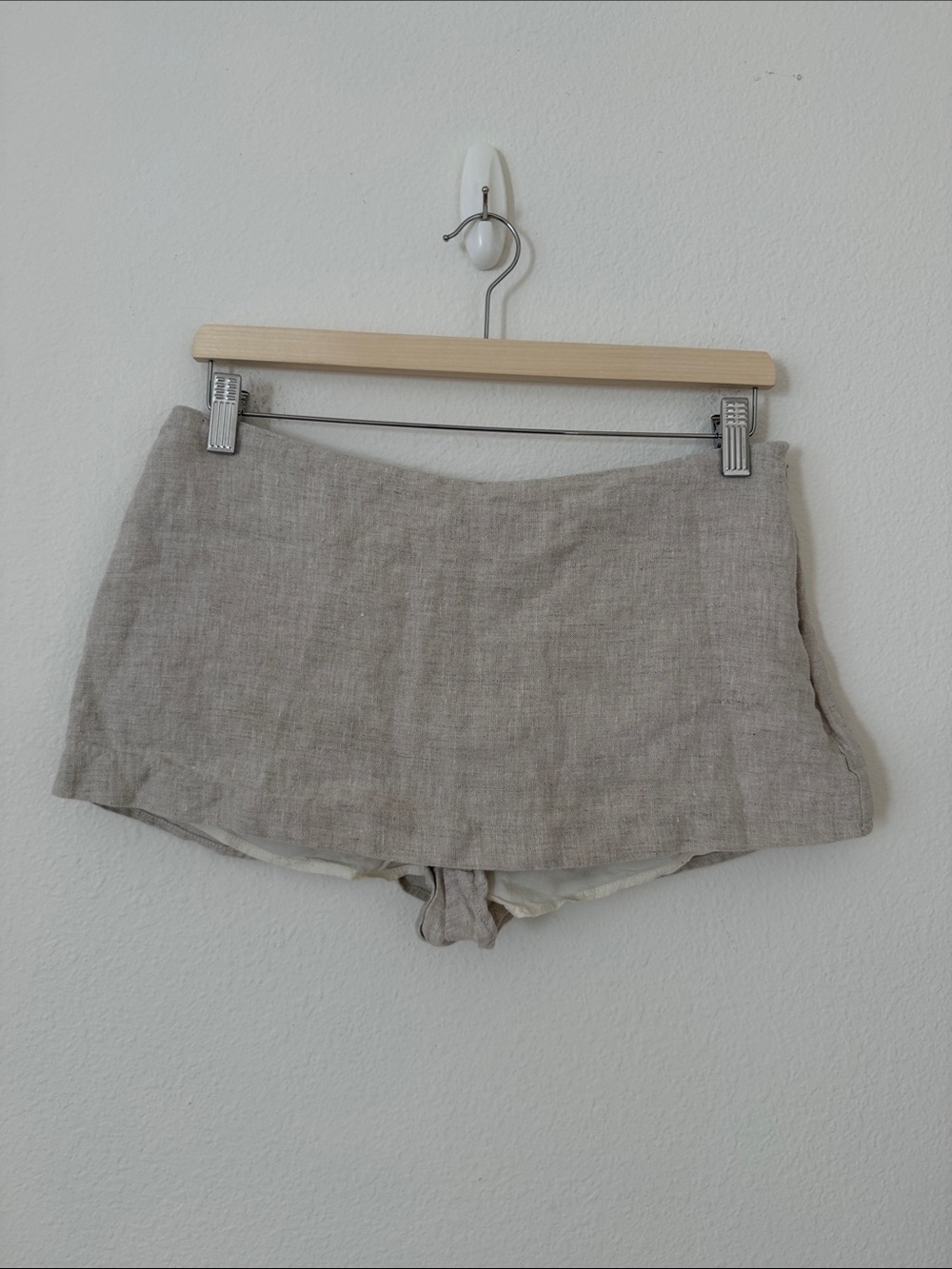 Reformation Mia Linen Neutral Mini Skort Size 6 Low Waist Minimalist Lightweight - Picture 2 of 10